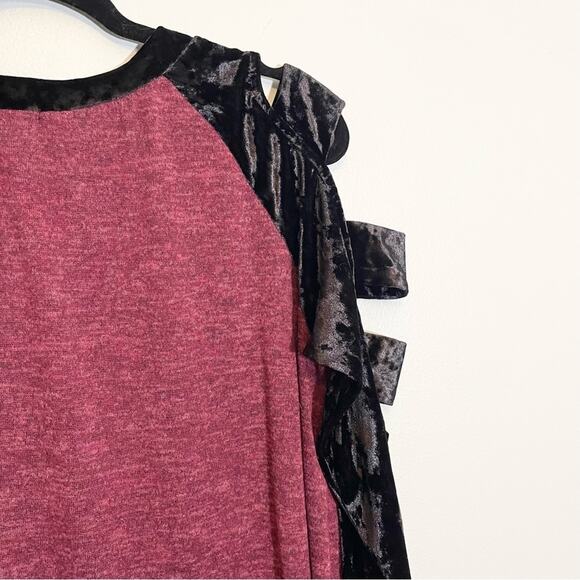 1.4.3. Story by Line Up Women's Burgundy Color Block Cut Out Sleeve Top Medium - Picture 8 of 13